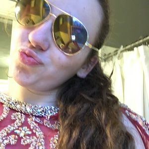 Meet your Posher, Alexis